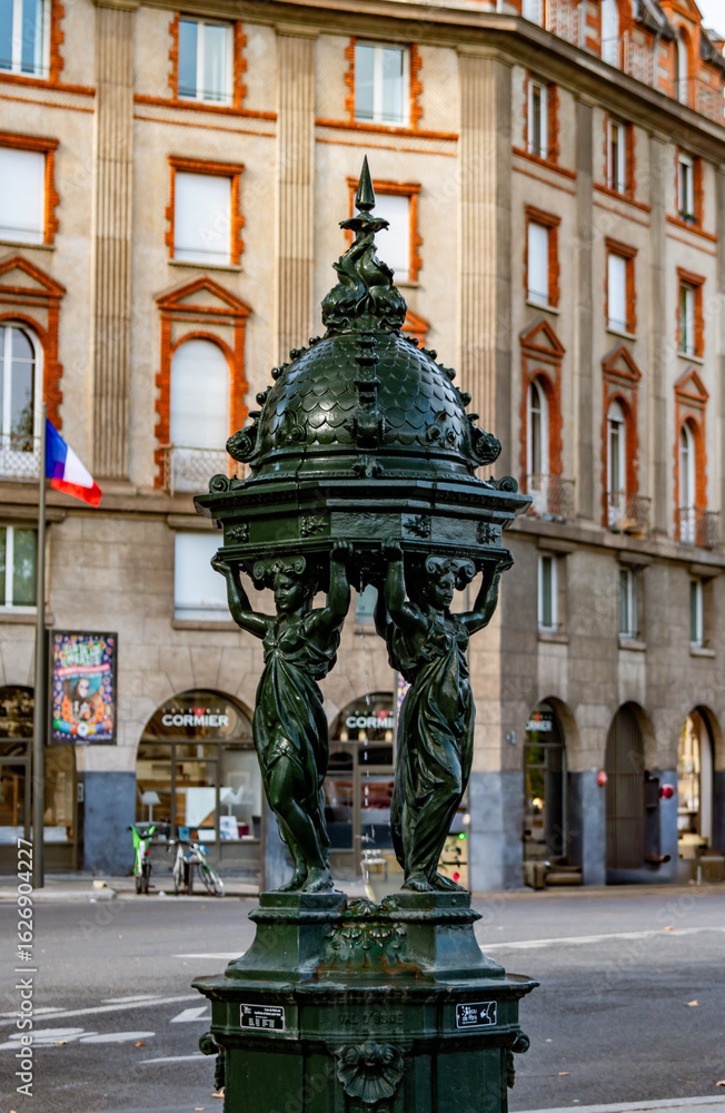 Fototapeta premium Detailed shot of a green Wallace Fountain, representing public access to water in the heart of Paris