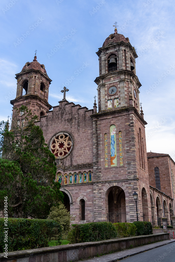 Fototapeta premium A detailed view of the Iglesia de San Juan Bautista, a historic church in Basque Country, Spain.