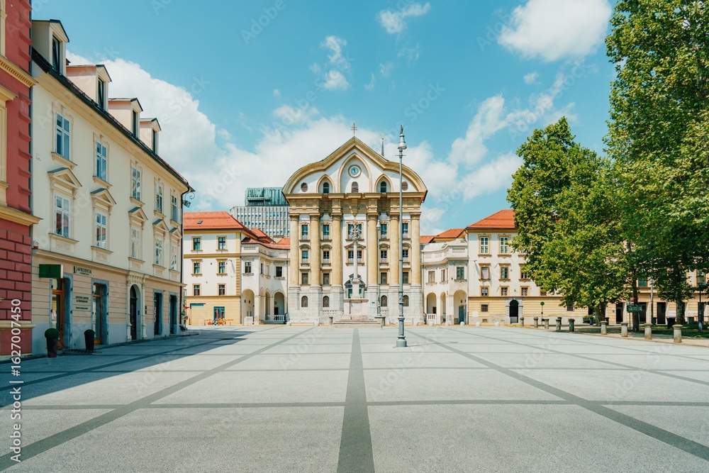 Fototapeta premium Ljubljana's Town Square with Historical Architecture