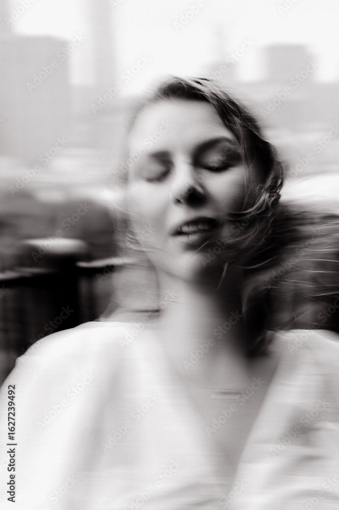 Naklejka premium Dynamic Portraits That Capture Motion A Beautiful Representation of Emotion and Feeling