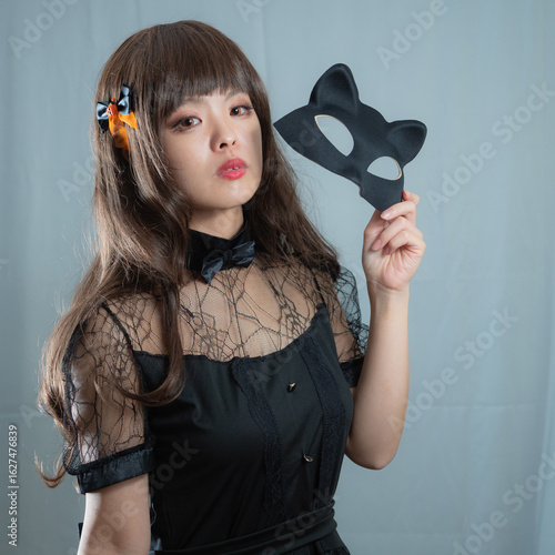 【ハロウィン】魔女コスの女性