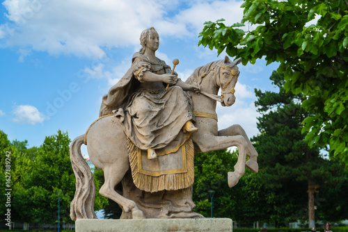 Canvas Print Statue von Maria Theresa im Präsidentengarten von Bratislava, Slowakei