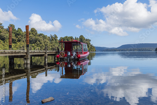 ニュージーランド　ウェスト・コースト地方のフランツ・ジョセフ近郊にあるマプリカ湖の湖畔の風景