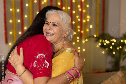 Photography Indian happy mother and daughter embracing together on the occasion of Diwali se
