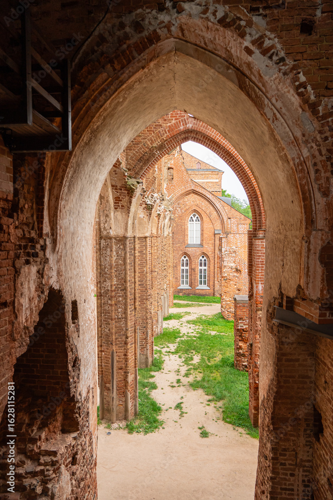 Fototapeta premium These are the ruins of Tartu Cathedra Toomkiriku, built between the 13th and 16th centuries. It is one of the city's tourist and historical attractions and was destroyed for few wars.