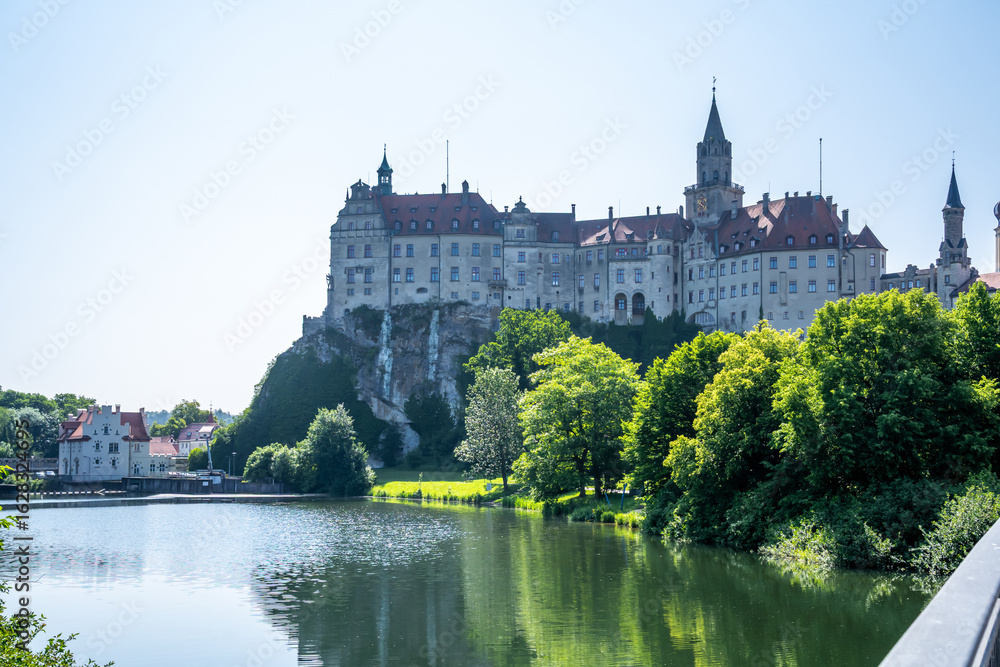 Blick auf Schloss Hohenzollern, Sigmaringen, Deutschland Blick auf Schloss Hohenzollern, Sigmaringen, Deutschland