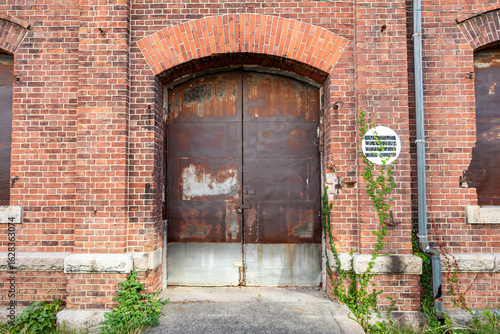赤レンガ倉庫の扉