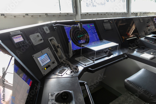 護衛艦やはぎの艦橋内