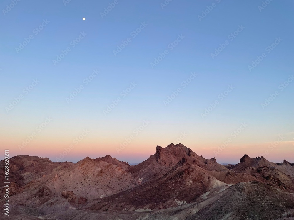 Naklejka premium sunset in the mountains