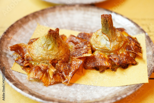 Tableau sur toile Roman Jewish Fried Artichokes (Carciofi alla Giudia)