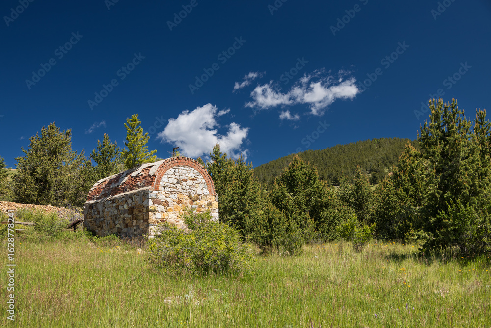 Obraz premium Explosives storage building at Cripple Creek Mining District in Victor, Colorado