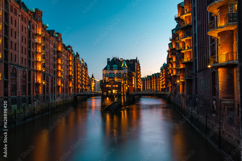 Naklejka premium Stunning Evening View of Historic Warehouse District in Hamburg, Germany