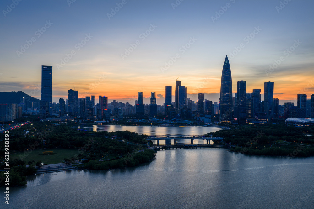 Naklejka premium Shenzhen skyline at Dusk, China