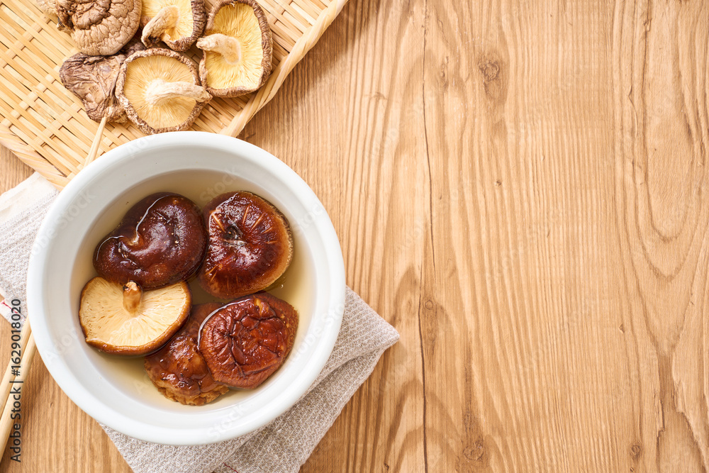 custom made wallpaper toronto digital干し椎茸の水戻し｜和食の乾物食材を水で戻している調理シーン