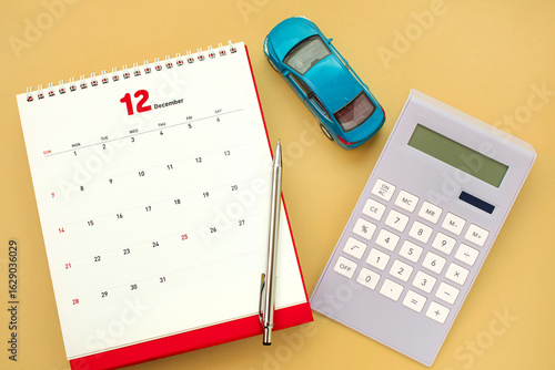 자동차 관련 업무 데스크탑,계산기와 12월 달력