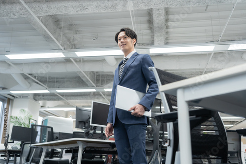 Wallpaper Mural オフィスで仕事をするビジネスマン Torontodigital.ca