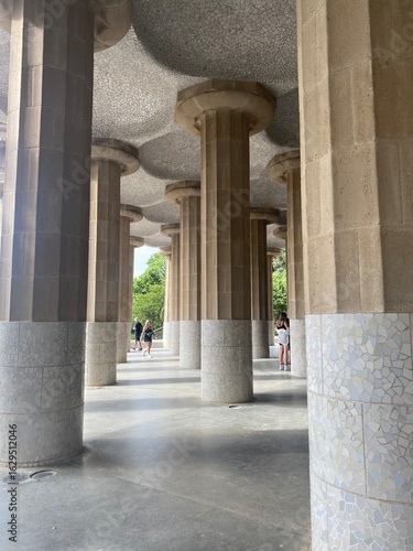 columns in the park barcelona