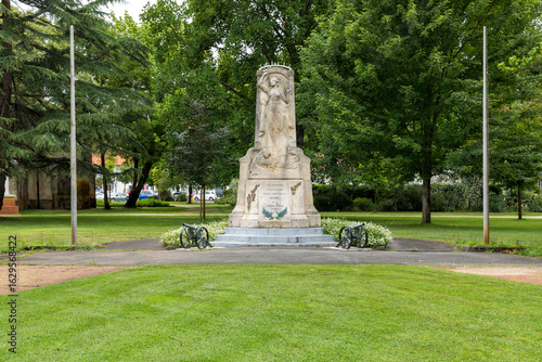 Φωτογραφία War memorial at Mimizan, France, created by Raoul Lamourdedieu in 1919