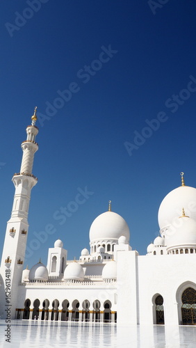 Weiße Sheikh-Zayed-Moschee in Abu Dhabi, VAE
