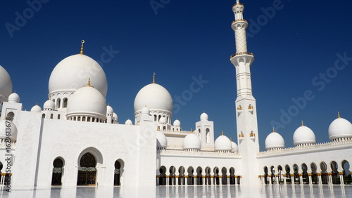 Weiße Sheikh-Zayed-Moschee in Abu Dhabi, VAE