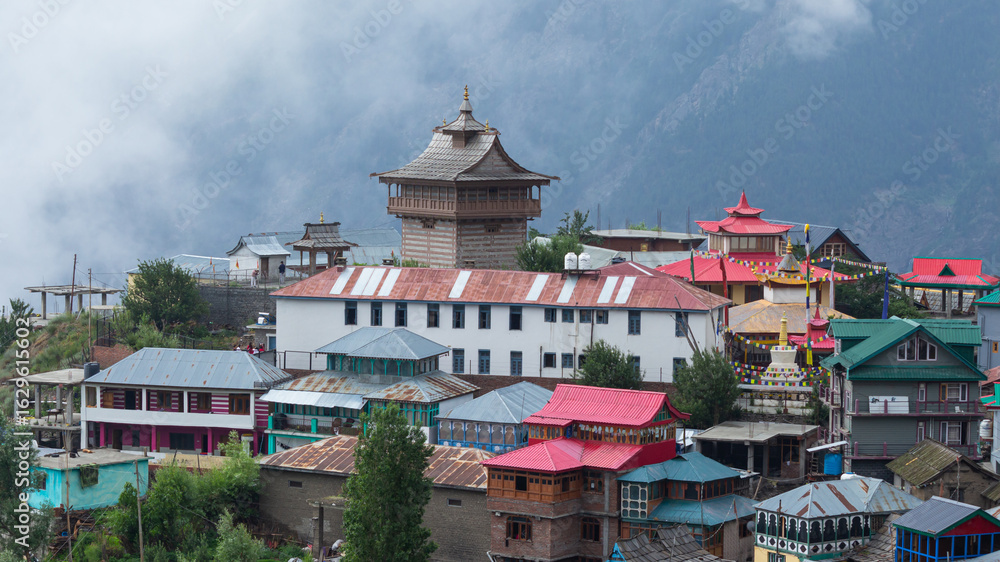 Obraz premium India, Himachal Pradesh, Kalpa, India's One of the Most Scenic and Beautiful Mountain Village Kalpa with Kinnaur Valley View.