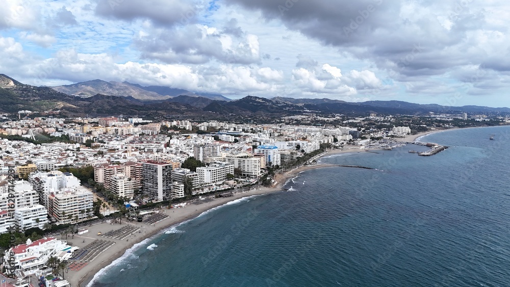 Obraz premium Survol de la plage de Fuengirola en Andalousie