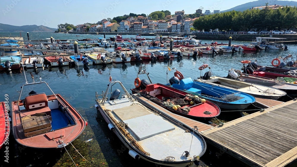 Obraz premium panoramic view of the port and village of carril in vilagarcia de arosa, pontevedra, spain