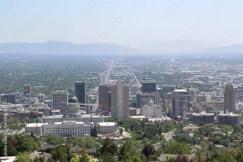 Fototapeta premium Salt Lake City Utah skyline in the daytime