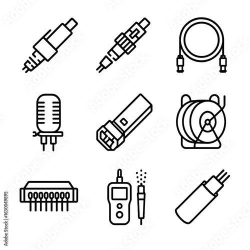 Fiber Optic Icons. Outline icon set of fiber optic cables: single-mode fiber connector, multimode fiber connector, fiber patch
