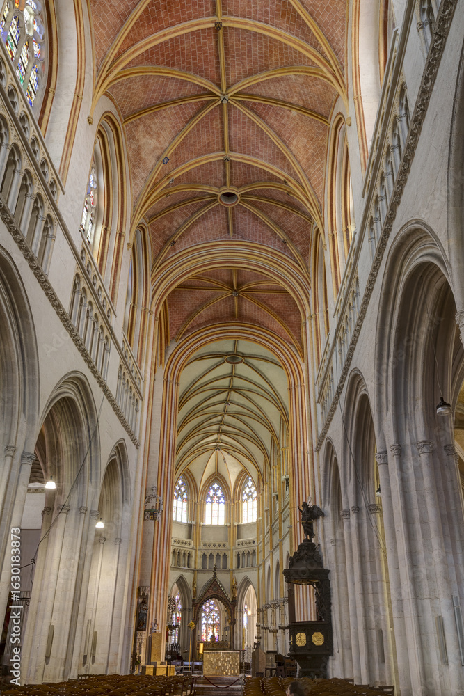 Fototapeta premium Cathédrale Saint-Corentin à Quimper dans le département du Finistère - Bretagne