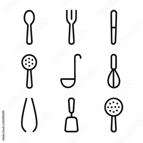 Kitchen Utensil Icons. Outline icon set of kitchen utensils with tablespoon: tablespoon, fork, butter knife, slotted spoon, ladle,