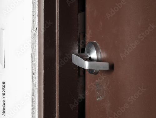 Foto Heavy door lock broken