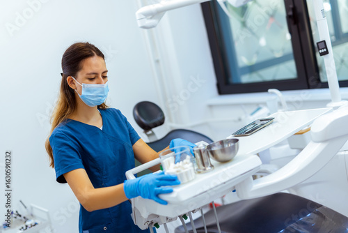 Tableau sur toile Female Dentist Preparing Tools for Work