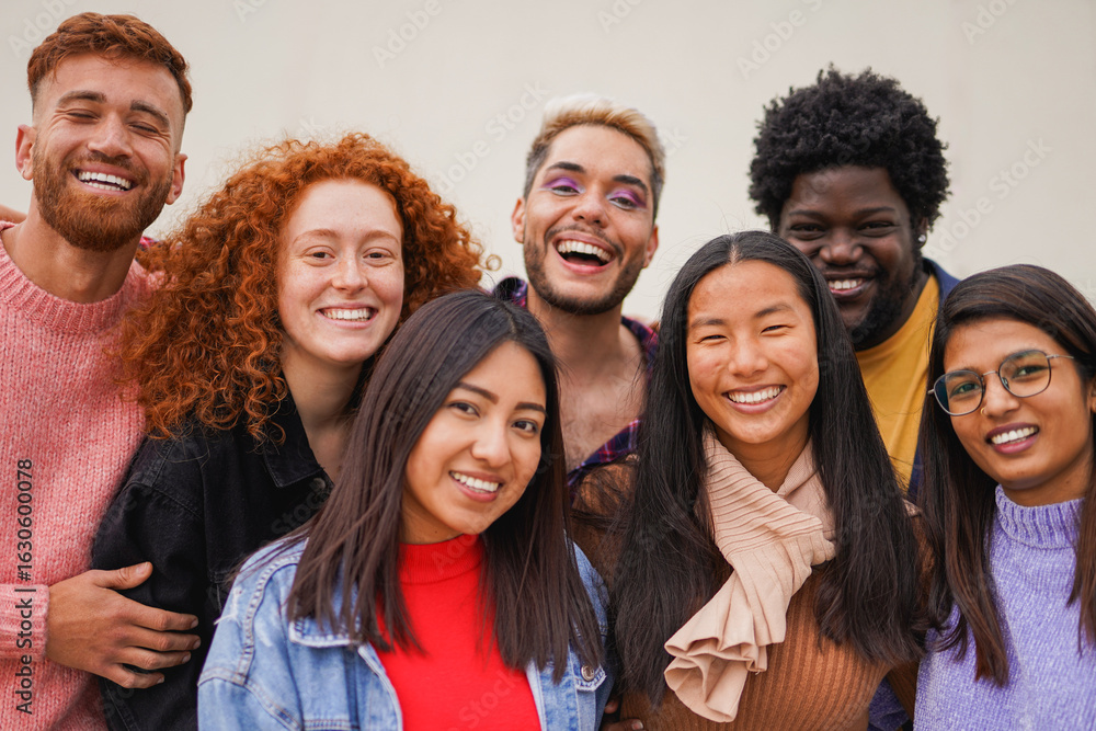 Obraz premium Group of happy multiracial friends smiling on camera outdoor - Diversity, social inclusion and community concept
