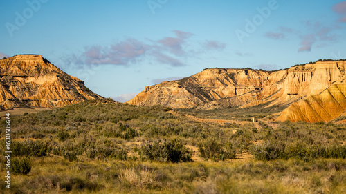 Foto meteorological phenomenon mountainous landforms fault intrusive rock shrubland