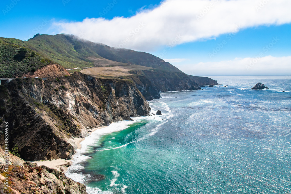 Obraz premium Tropical Cliff and Coastline With Sandy Beach and Blue Waters Along California Coast