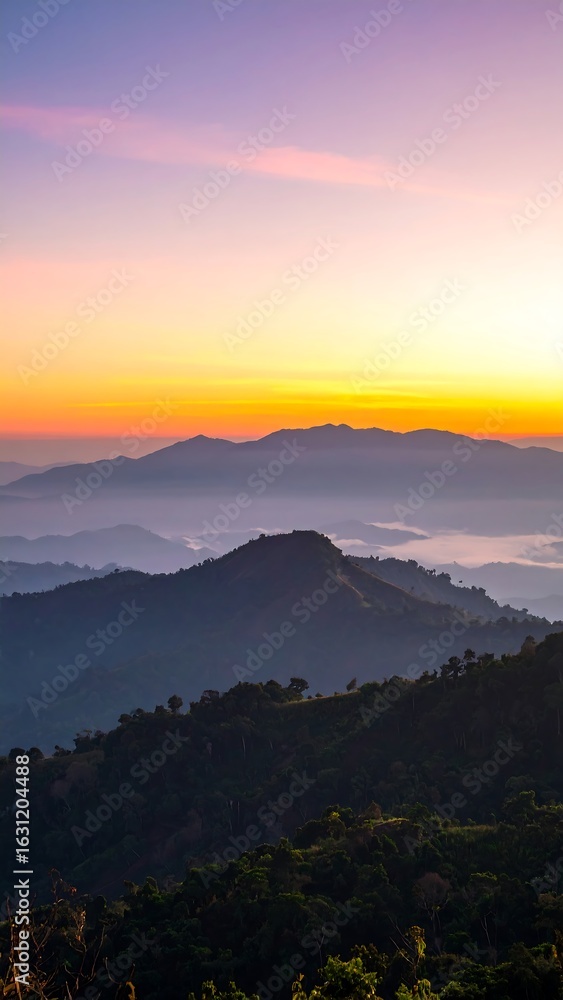 Fototapeta premium Misty mountain sunrise (1)