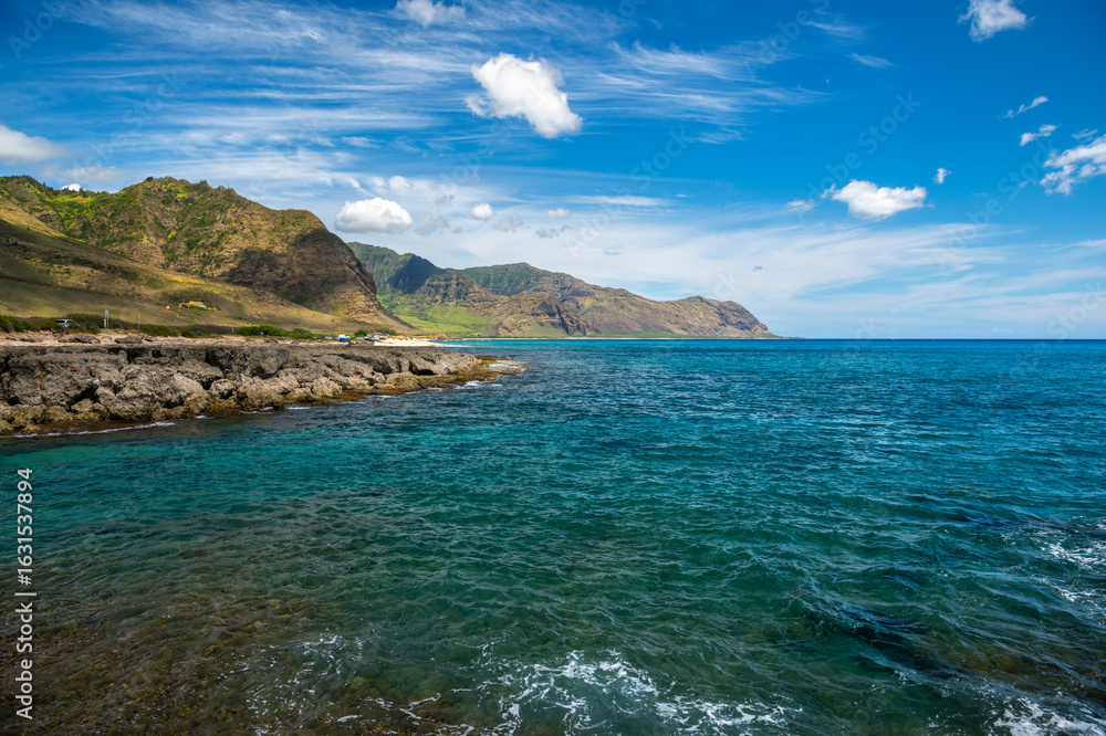 Fototapeta premium A bright view of the rugged coastline on the west side of Oahu, Hawaii, near Makua Beach.