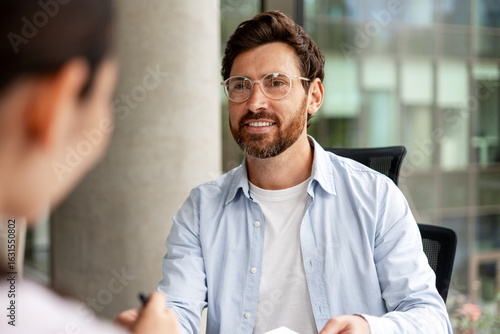 Foto Businessman smiling during a job interview in a modern office