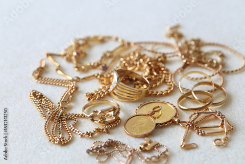 Photos 中古品の貴金属や金の買取と下取り