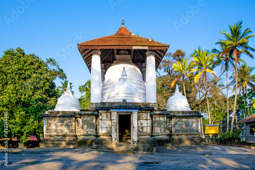 Obraz na plátně Gadaladeniya Rajamaha Vihara or Saddharmatilaka Vihara or Dharma Kirthi Viharaya