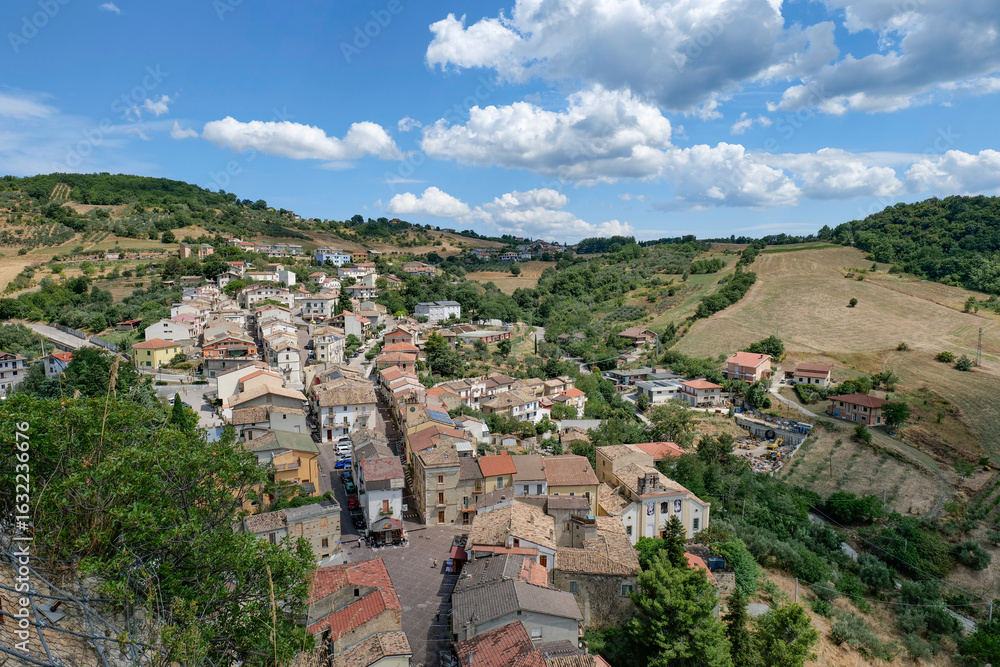 Fototapeta premium The landscape around the castle of Roccascalegna, a medieval town in Abruzzo, Italy.