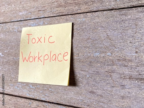 Yellow sticky note with the handwritten phrase 