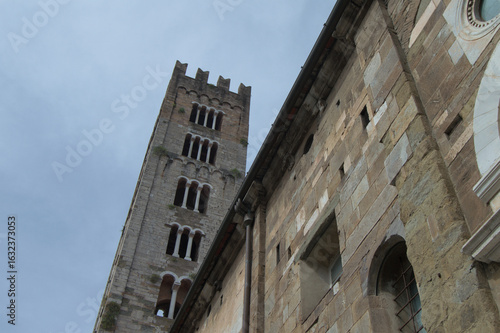 Torre de la iglesia de San Frediano de Luca, Italia