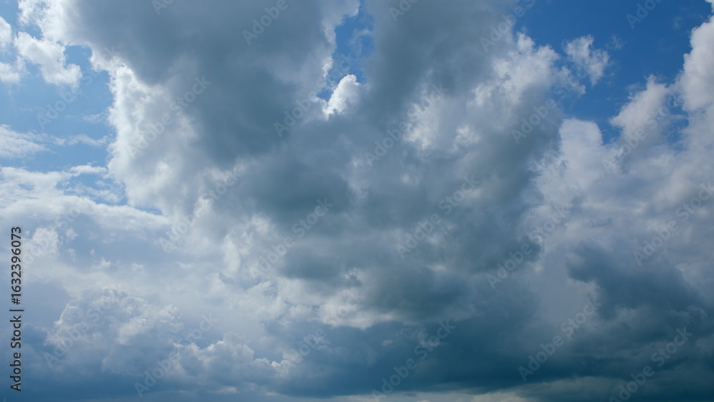 Obraz premium A Beautiful and Dynamic Cloud Formation Over a Clear and Bright Blue Sky on This Lovely Day