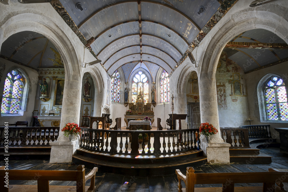 Fototapeta premium Enclos paroissial de Tréflévénez dans le département du Finistère - Bretagne