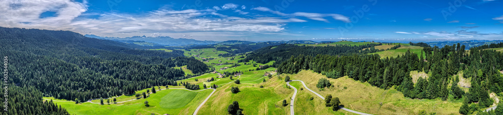 Fototapeta premium Schallenbergpass im Kanton Bern, Schweiz, Luftaufnahme, August 2025