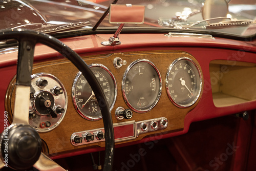 Photos Tableau de bord d'une voiture de collection