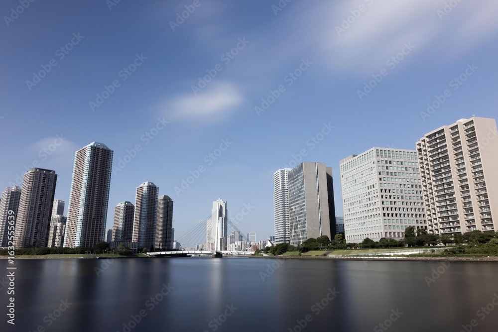 Naklejka premium Long exposure of Chuo Bridge and buildings