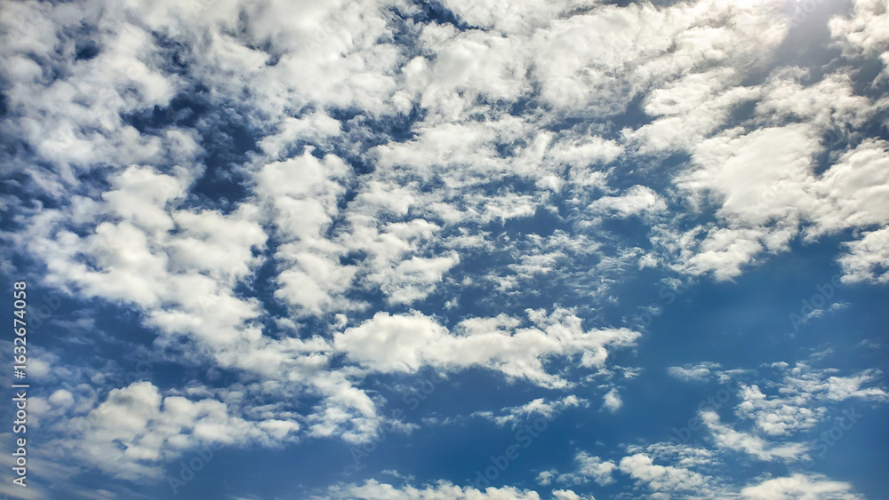 Obraz premium blue sky with clouds wallpaper 